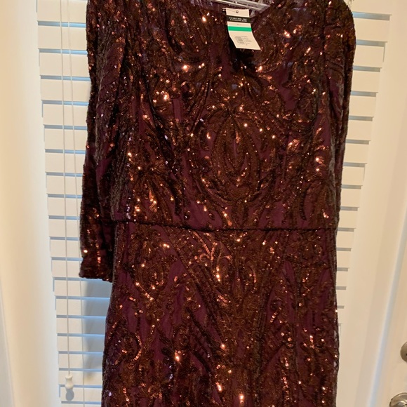 Red dress - Picture 1 of 3